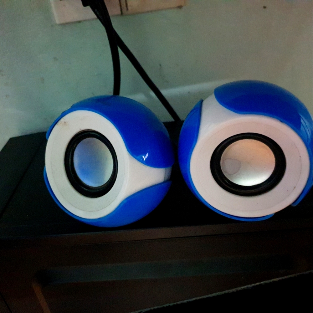 Set of 2 Sunflower Shaped Speakers with USB Wire for Laptop Computer
